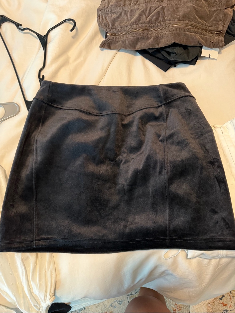 LuLu Lemon Women’s Black Suede-Look Mini Skirt